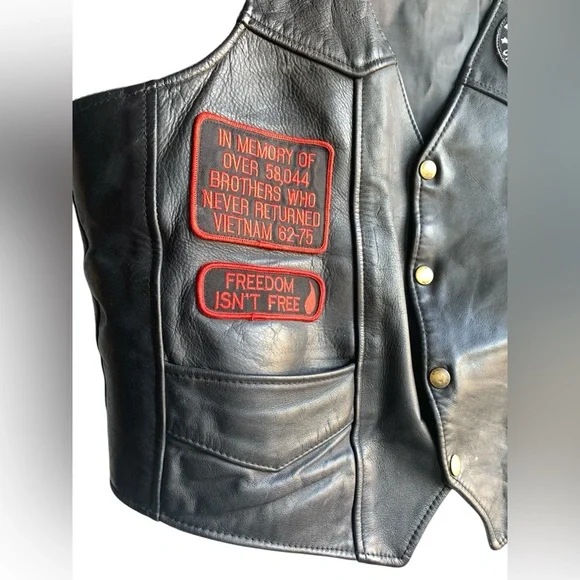 Vintage Mens Black Leather Snap Vest Vietnam War Patches Memorial Prisoner War - Picture 2 of 8
